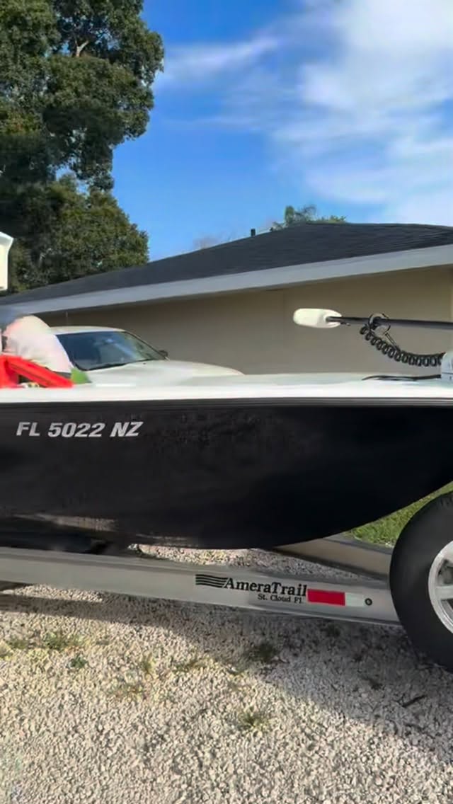 In the spirit of National Safe Boating Week, @capt_chris_britton is checking to see if any of his flares are expired + taking inventory of additional safety gear. When’s the last time you checked the expiration date on your flares or fire extinguisher?